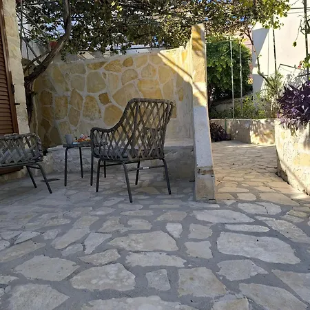 Poseidon Apartment *