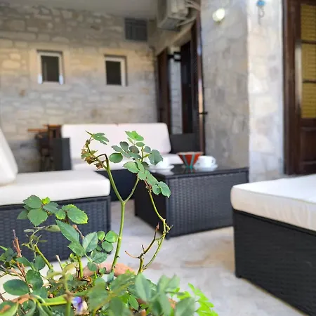 Poseidon Apartment *