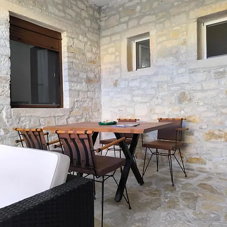 Poseidon Apartment *