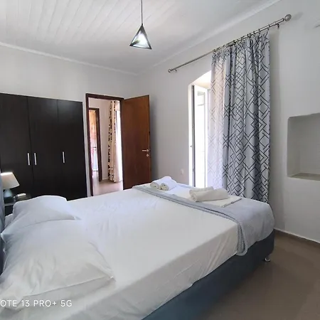 Poseidon Apartment *